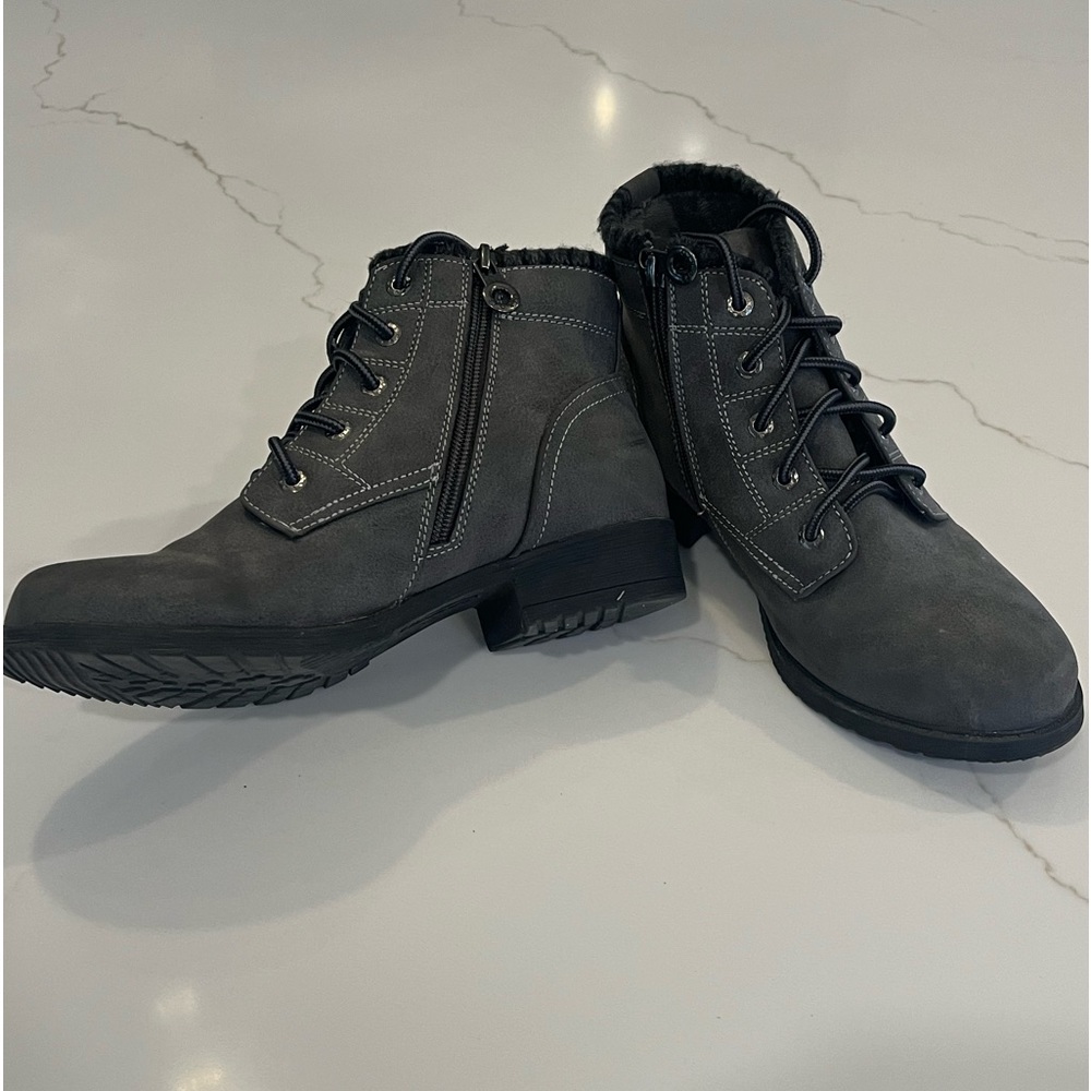 Gray Suede, faux fur lined, Boots by Sporto, EUC, Women’s Size 8 medium